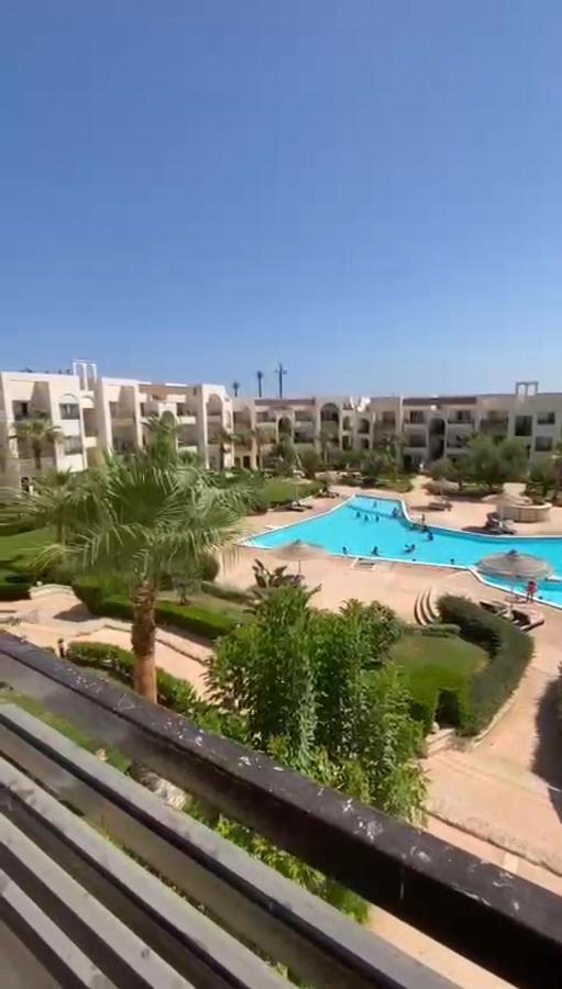 Designer Apartment: Sunny Lakes 2 Sheikh