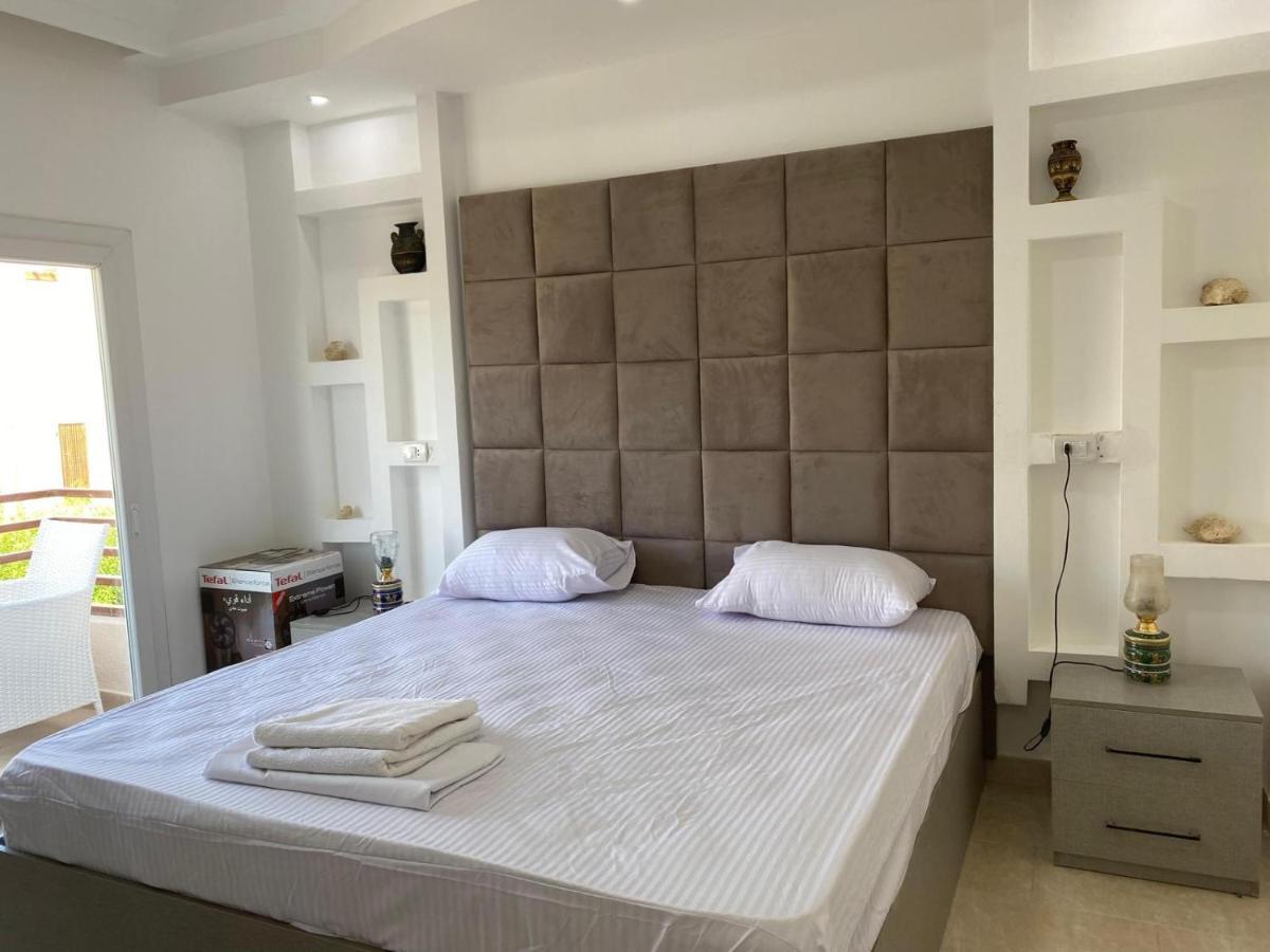 Designer Apartment: Sunny Lakes 2 Sheikh *