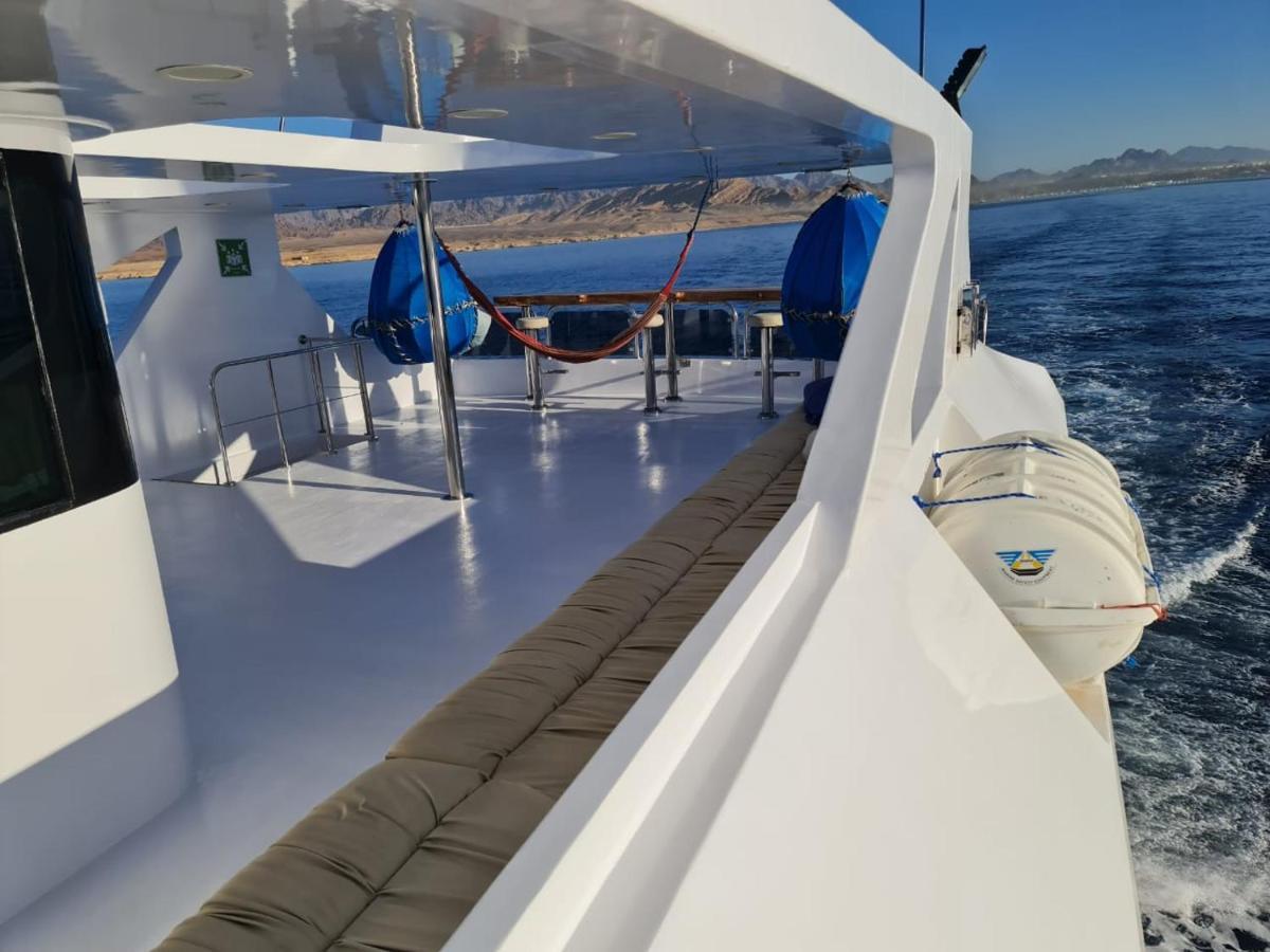 Botel Vip Yacht Diving Club