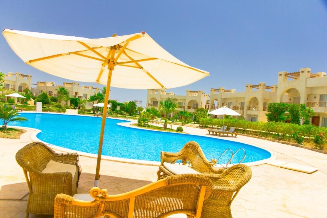 Spacious Landscape And Pool View Studio. Apartamento *