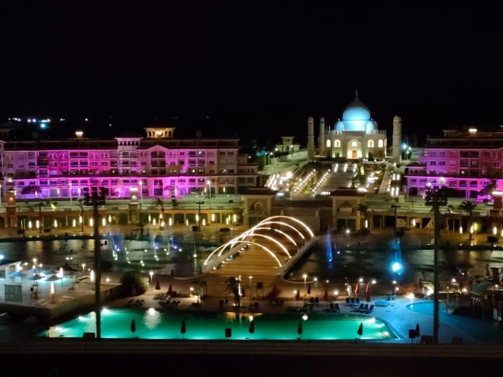 Porto Hosts & *