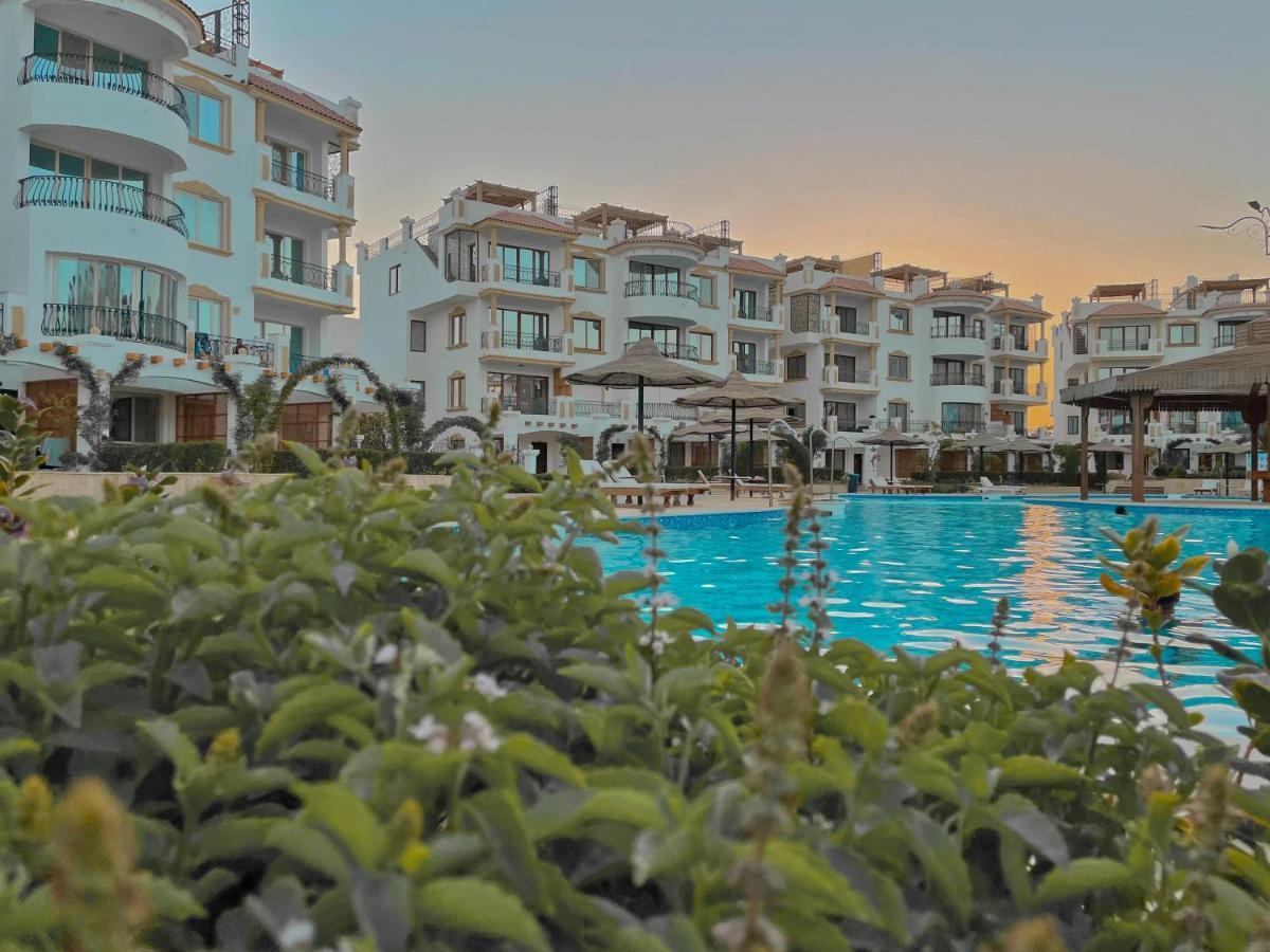 Hills Aqua Park Aparthotel