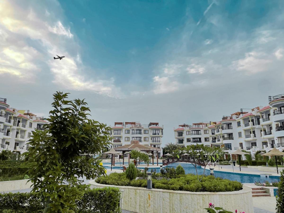 Hills Aqua Park Aparthotel