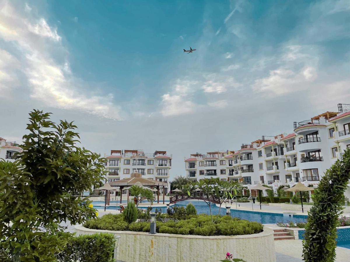 Hills Aqua Park Aparthotel