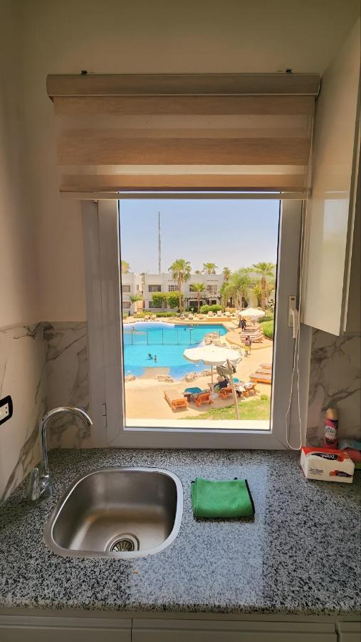 Luxury 2-bedroom Poolside *