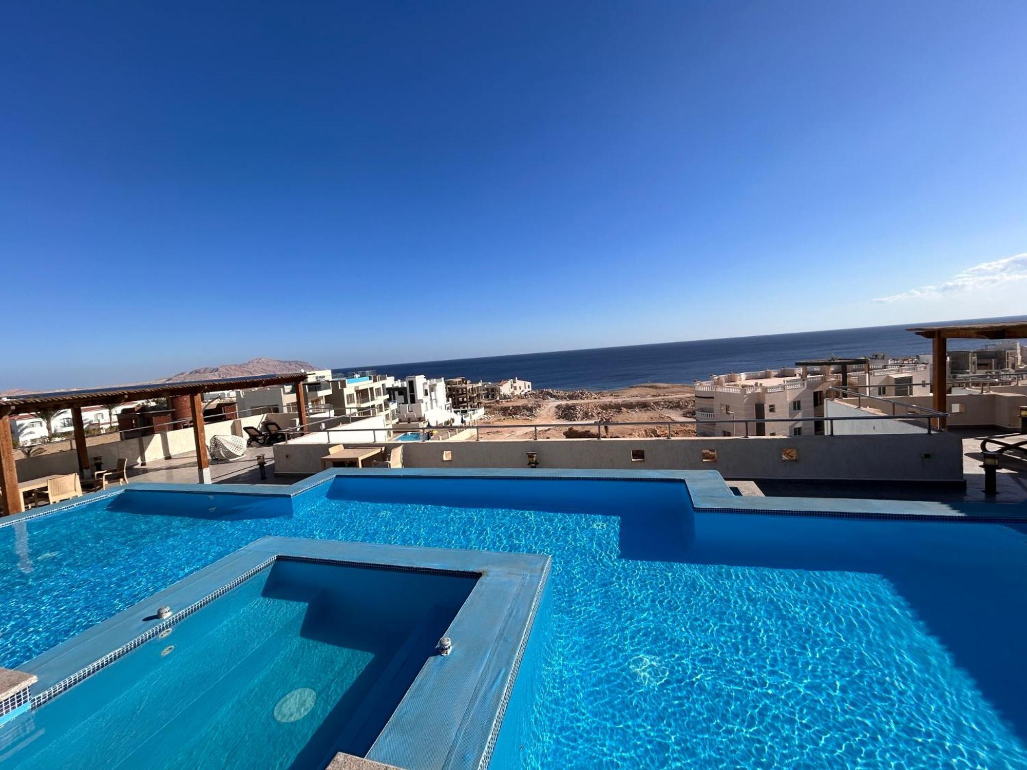 Apartment 4-bedroom With Seaview Balcony & Shared Infinity Pool On The Roof With Seaview