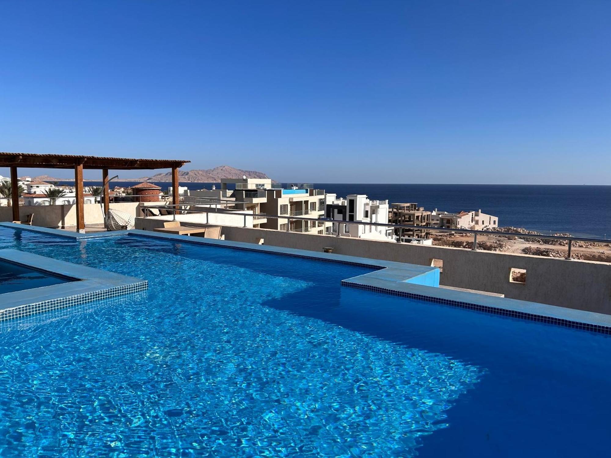 Apartment 4-bedroom With Seaview Balcony & Shared Infinity Pool On The Roof With Seaview *