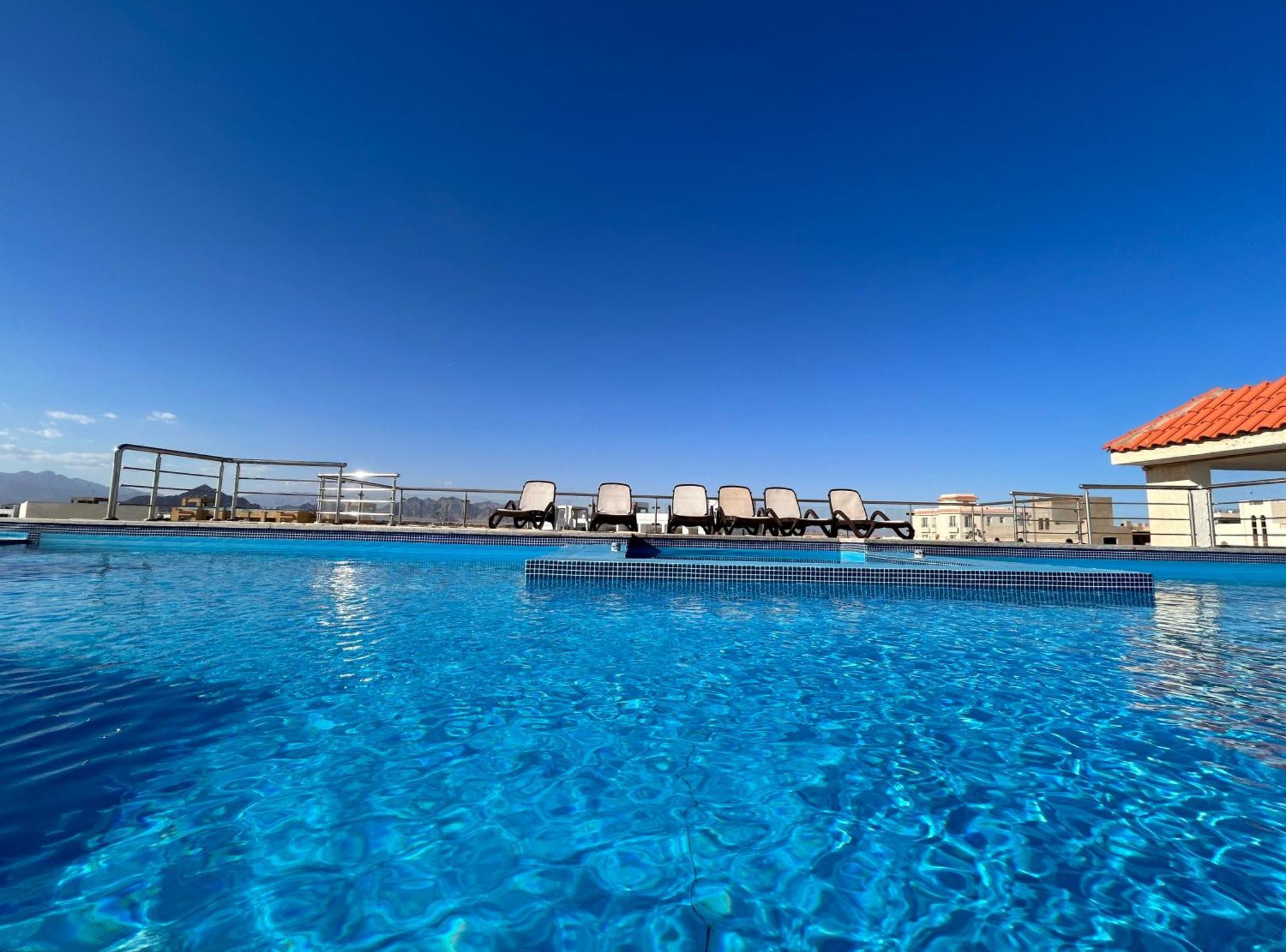 4-bedroom With Seaview Balcony & Shared Infinity Pool On The Roof With Seaview Apartment