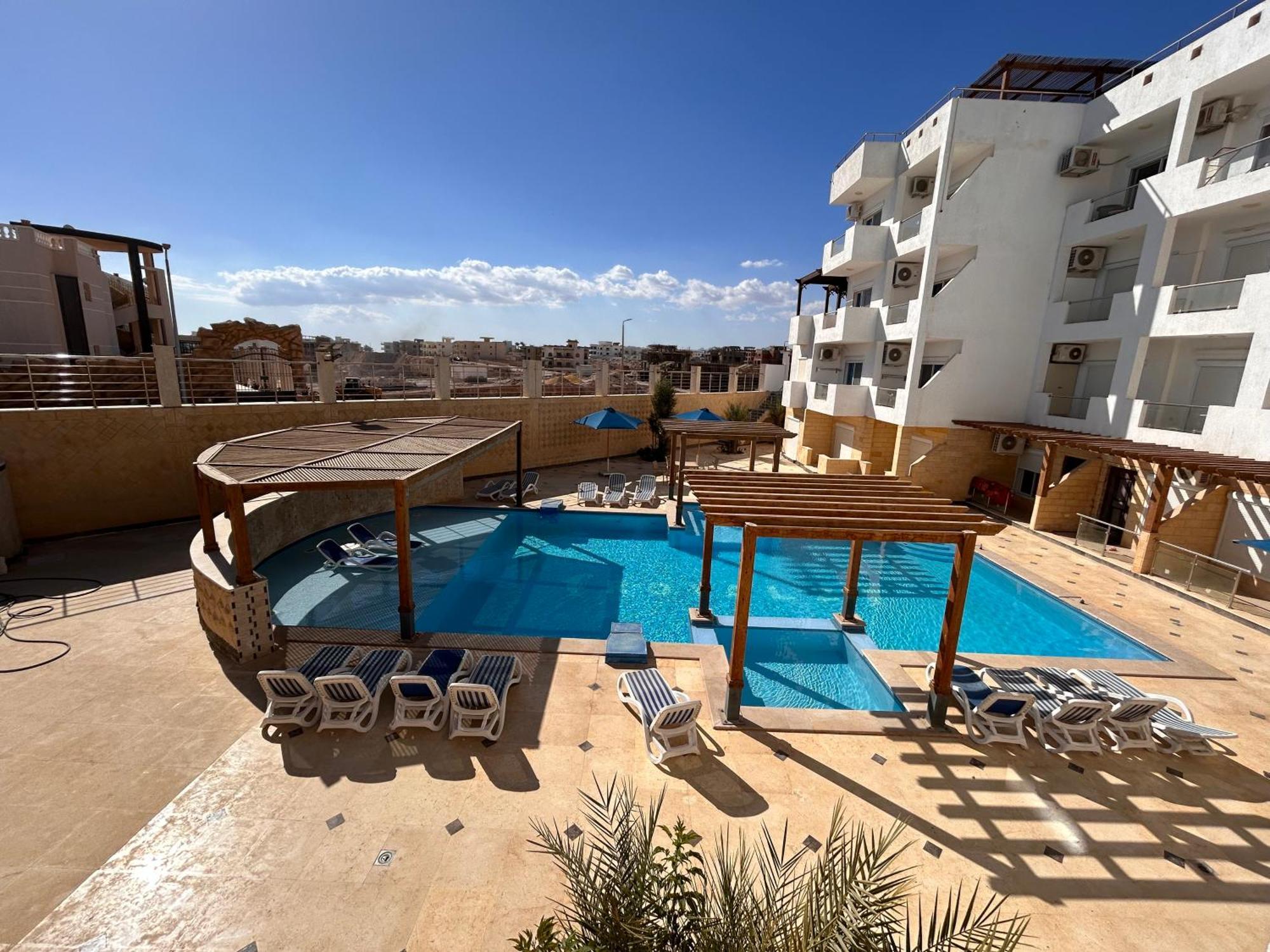 Apartment 4-bedroom With Seaview Balcony & Shared Infinity Pool On The Roof With Seaview