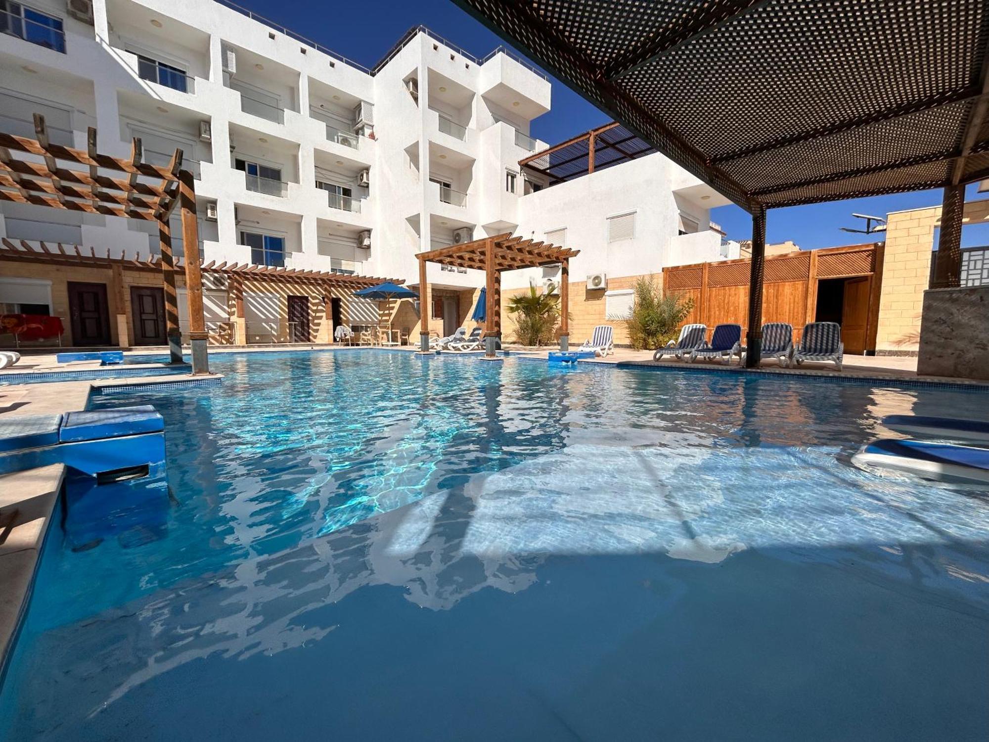 Apartment 4-bedroom With Seaview Balcony & Shared Infinity Pool On The Roof With Seaview