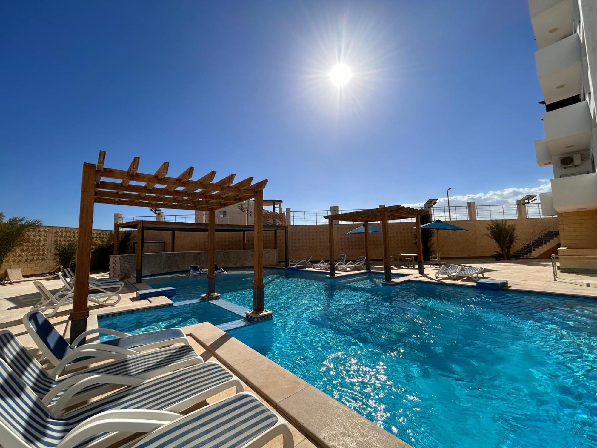 Apartment 4-bedroom With Seaview Balcony & Shared Infinity Pool On The Roof With Seaview *