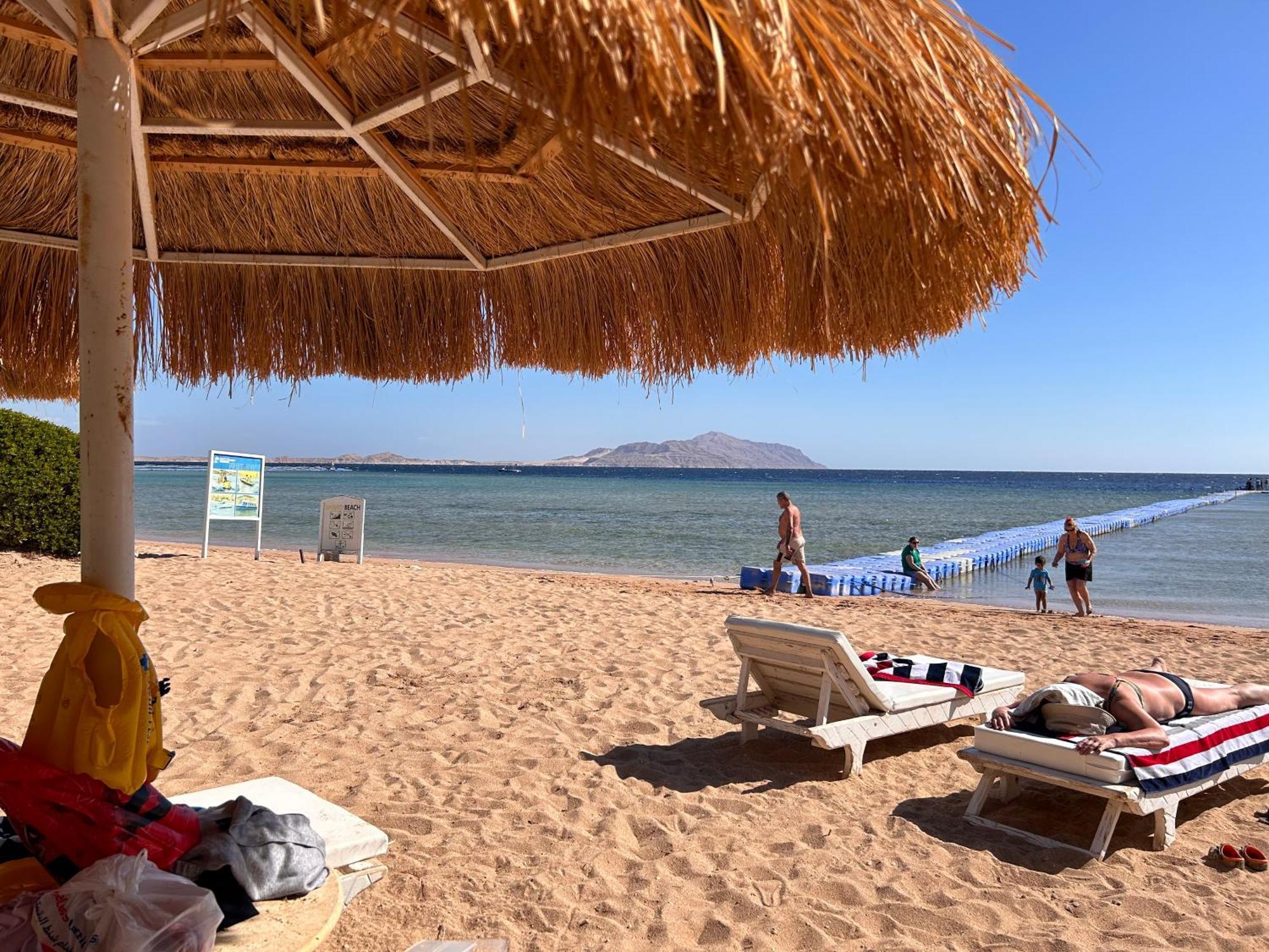 Cosy On The First Floor With Lovely Terrace And Personal Garden Area, Pool View And Free Access In Hills * Sharm El-Sheikh