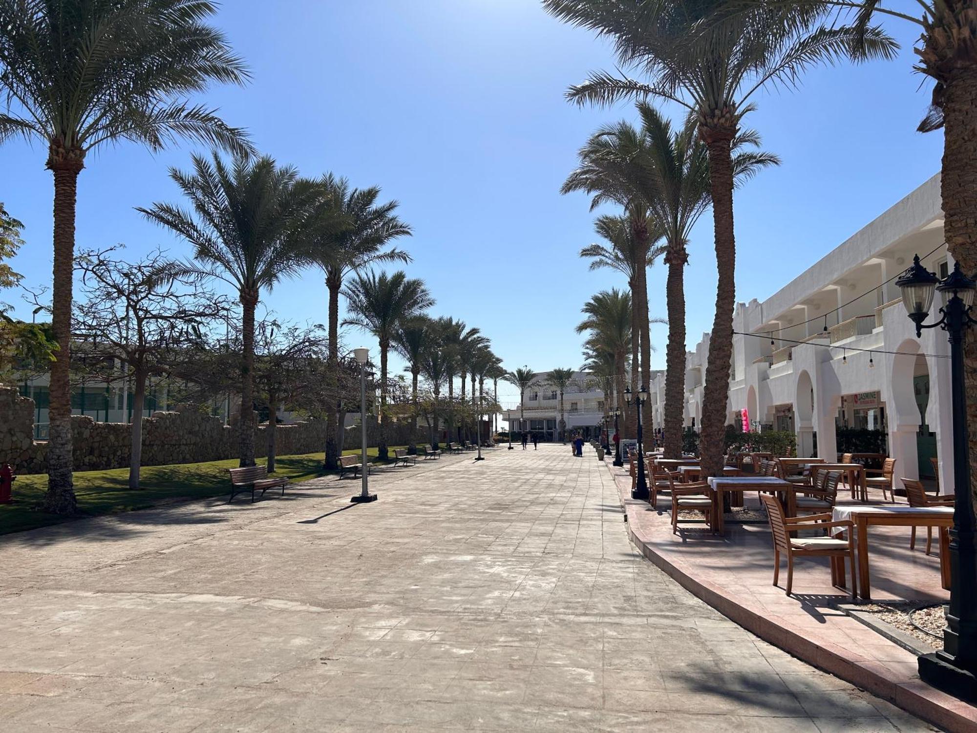 Cosy On The First Floor With Lovely Terrace And Personal Garden Area, Pool View And Free Access In Hills Apartment Sharm El-Sheikh