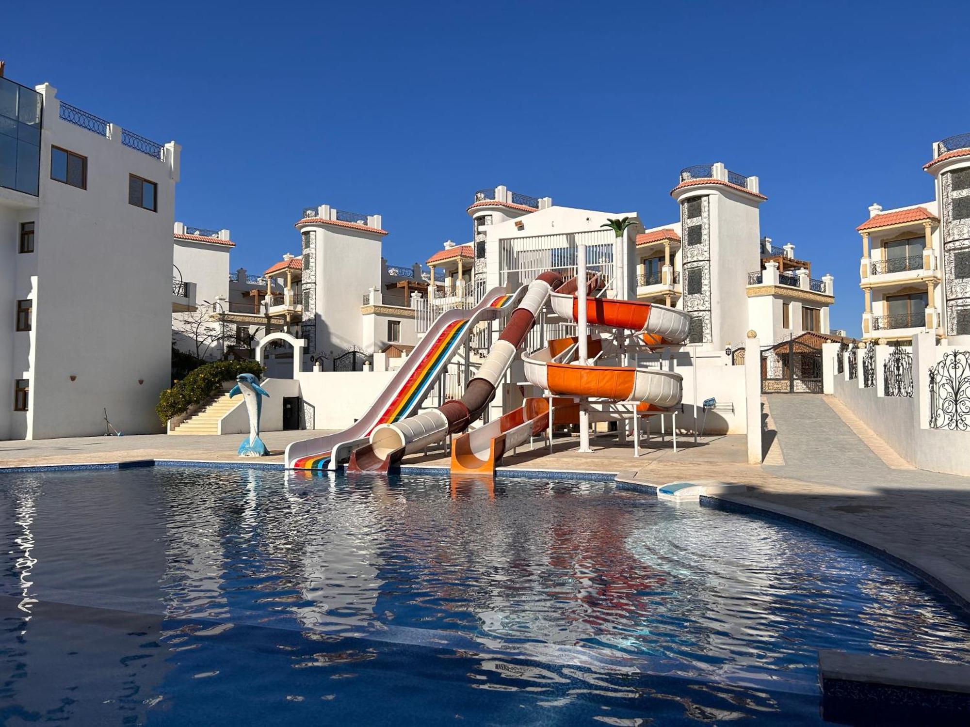 Cosy On The First Floor With Lovely Terrace And Personal Garden Area, Pool View And Free Access In Hills Apartment