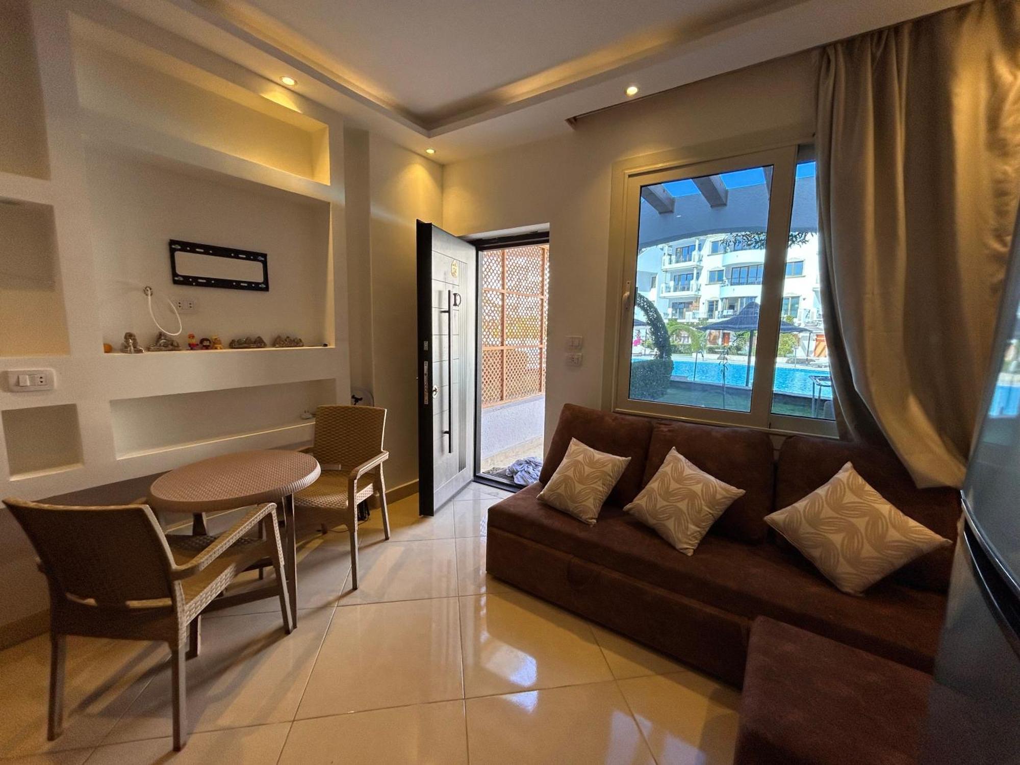 Cosy On The First Floor With Lovely Terrace And Personal Garden Area, Pool View And Free Access In Hills Apartment