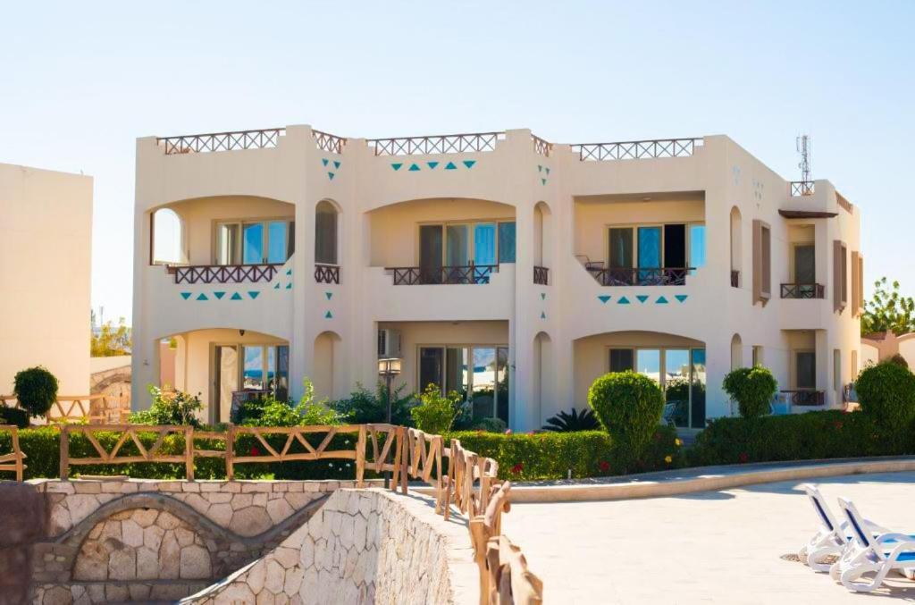Sharks Bay Oasis & Butterfly Diving Center 4* Sharm el-Sheikh