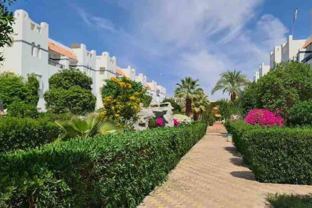 Riviera - Pool View & Wifi Apartment *