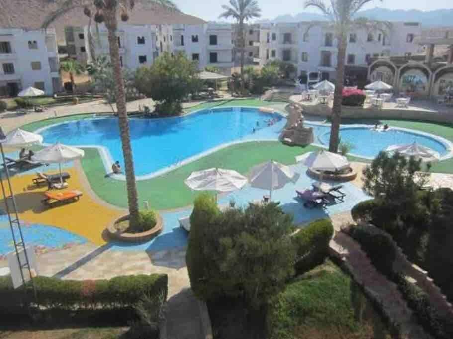 Riviera - Pool View & Wifi Apartment