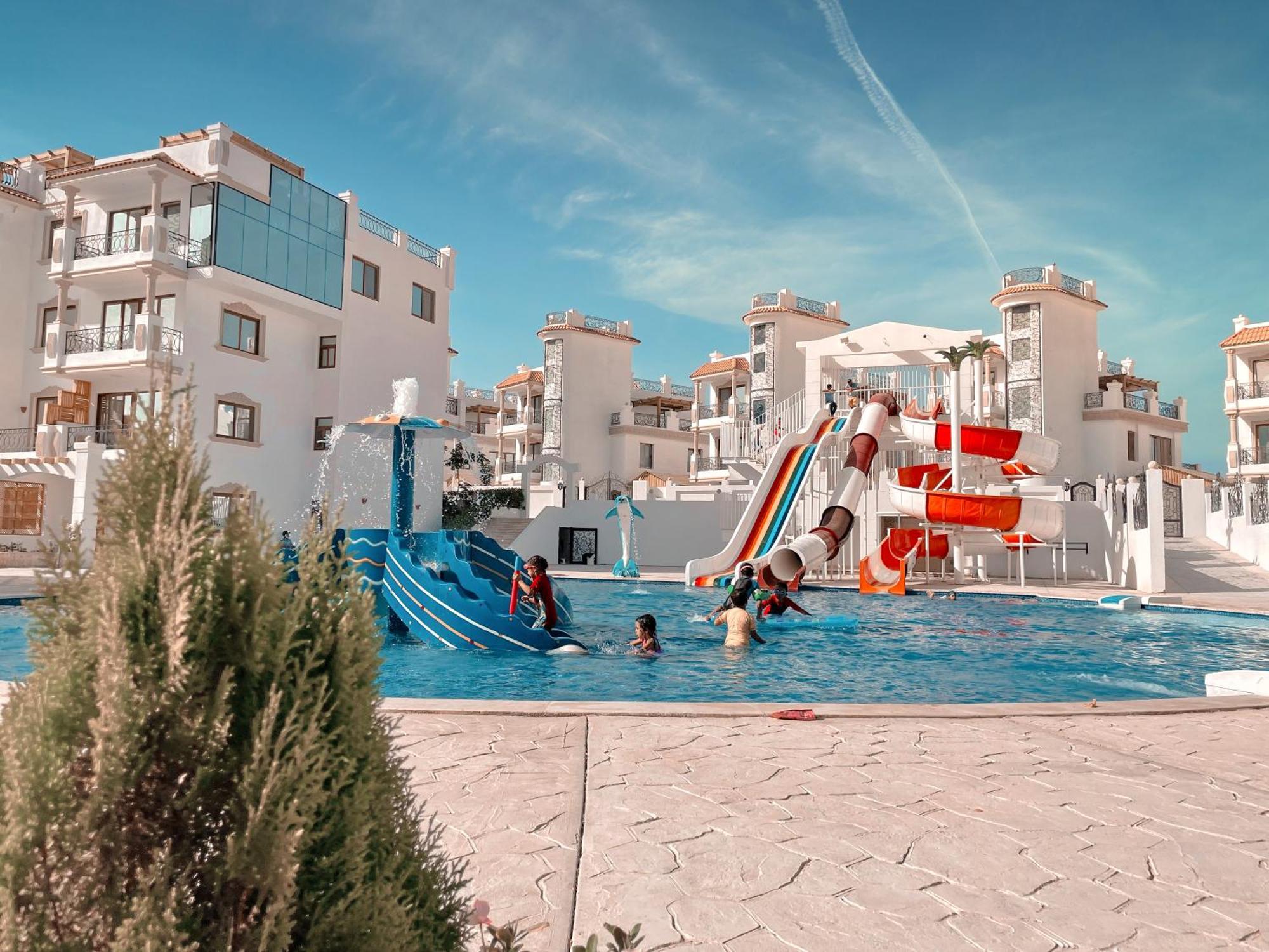 Hills Aqua Park *