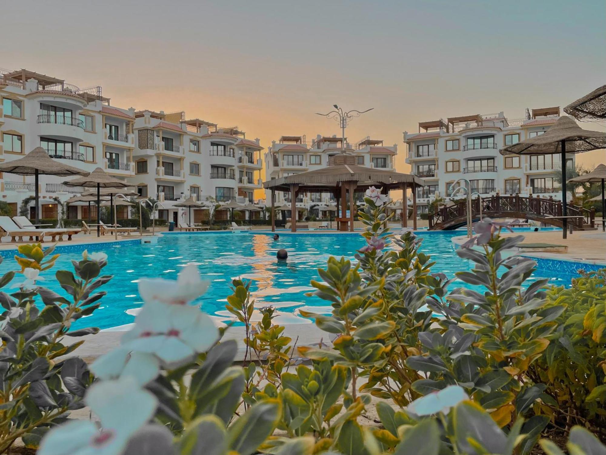 Hills Aqua Park Aparthotel
