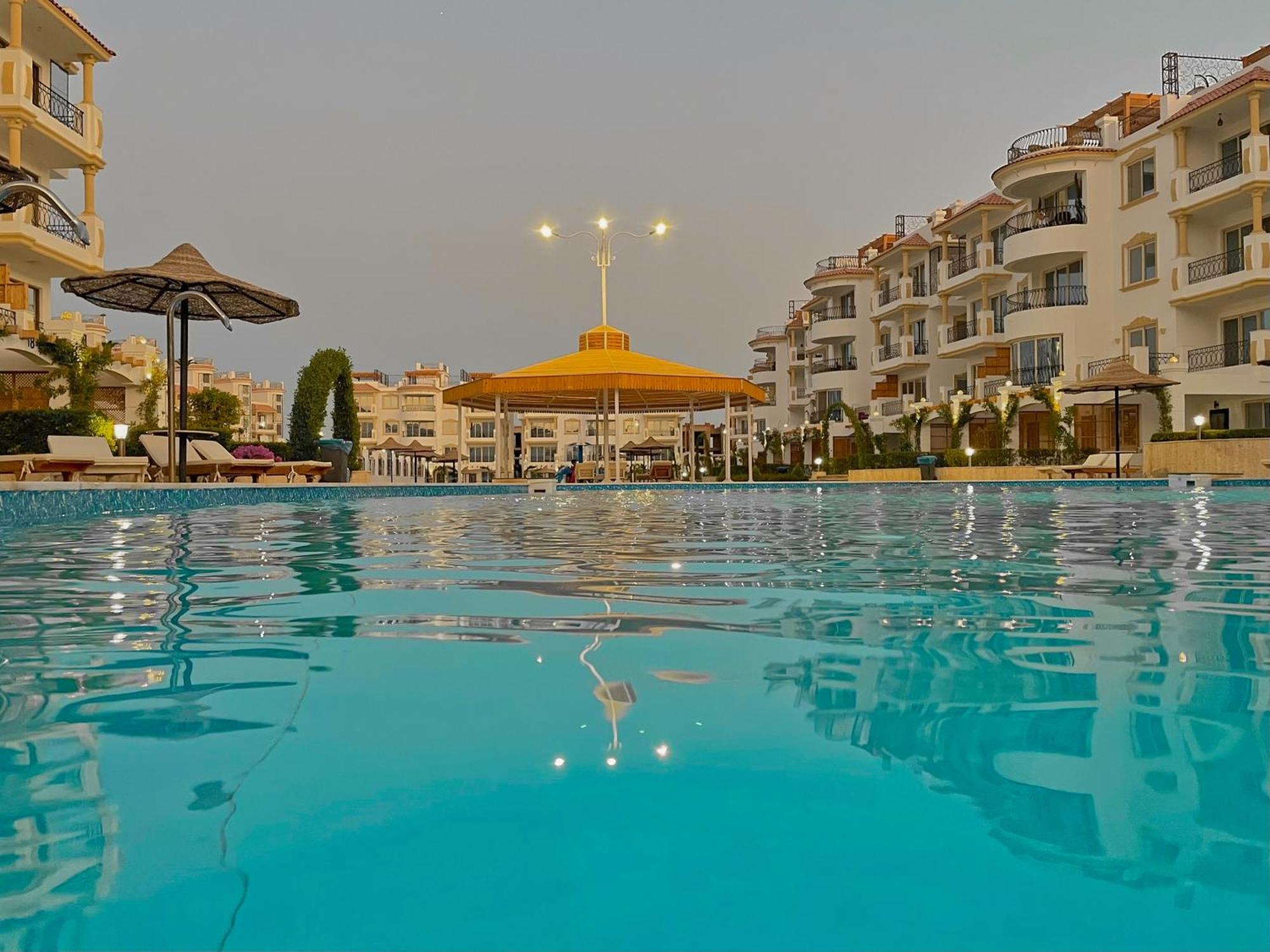 Hills Aqua Park Aparthotel