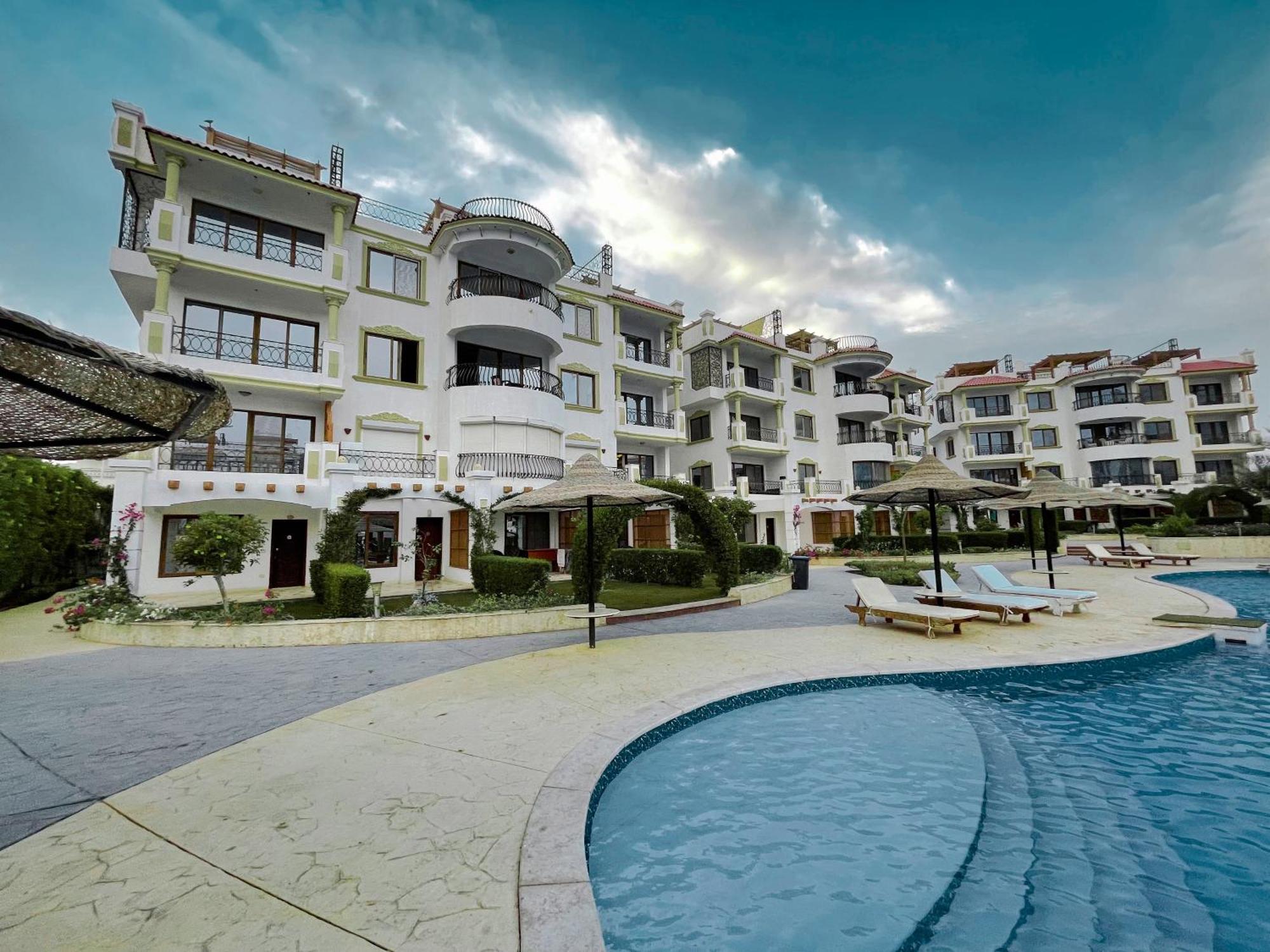 Hills Aqua Park *