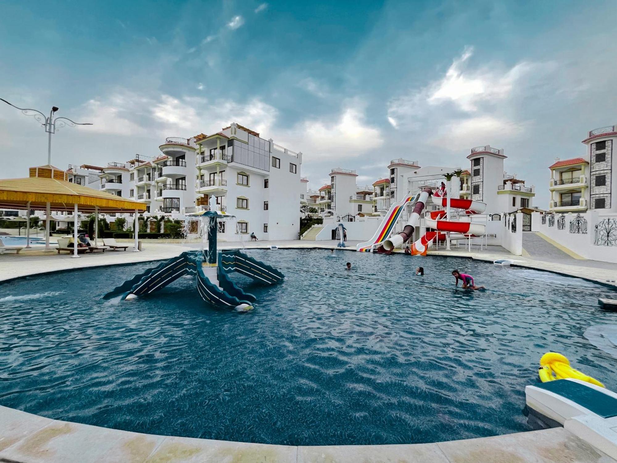 Hills Aqua Park Aparthotel *