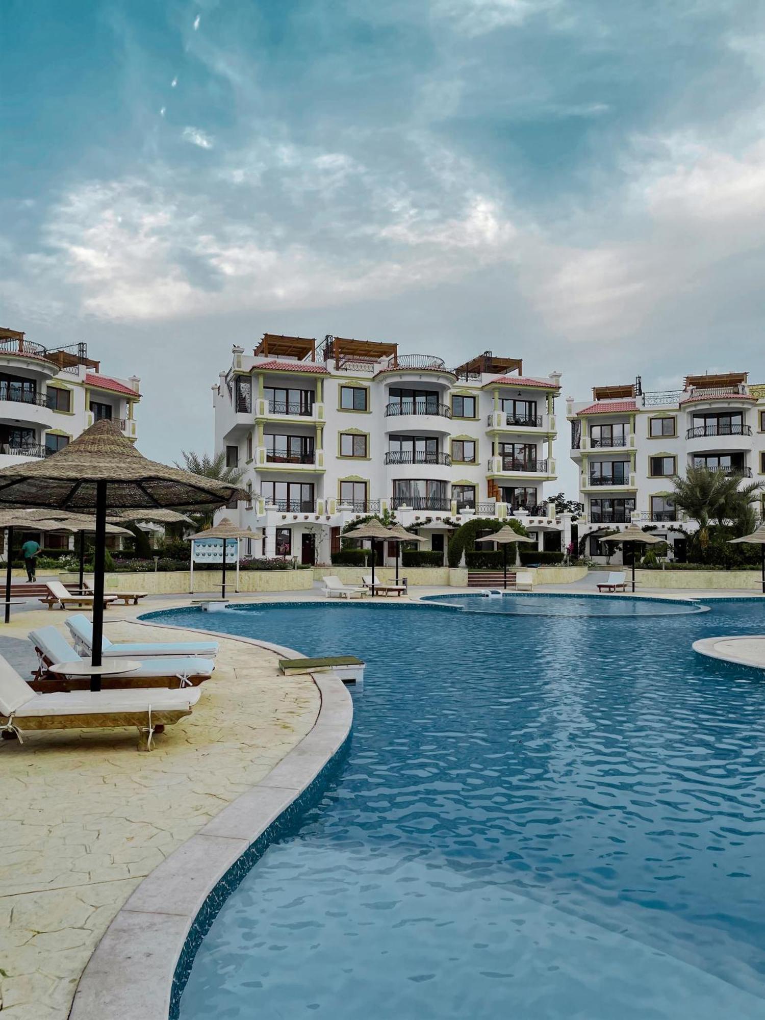 Hills Aqua Park Aparthotel *