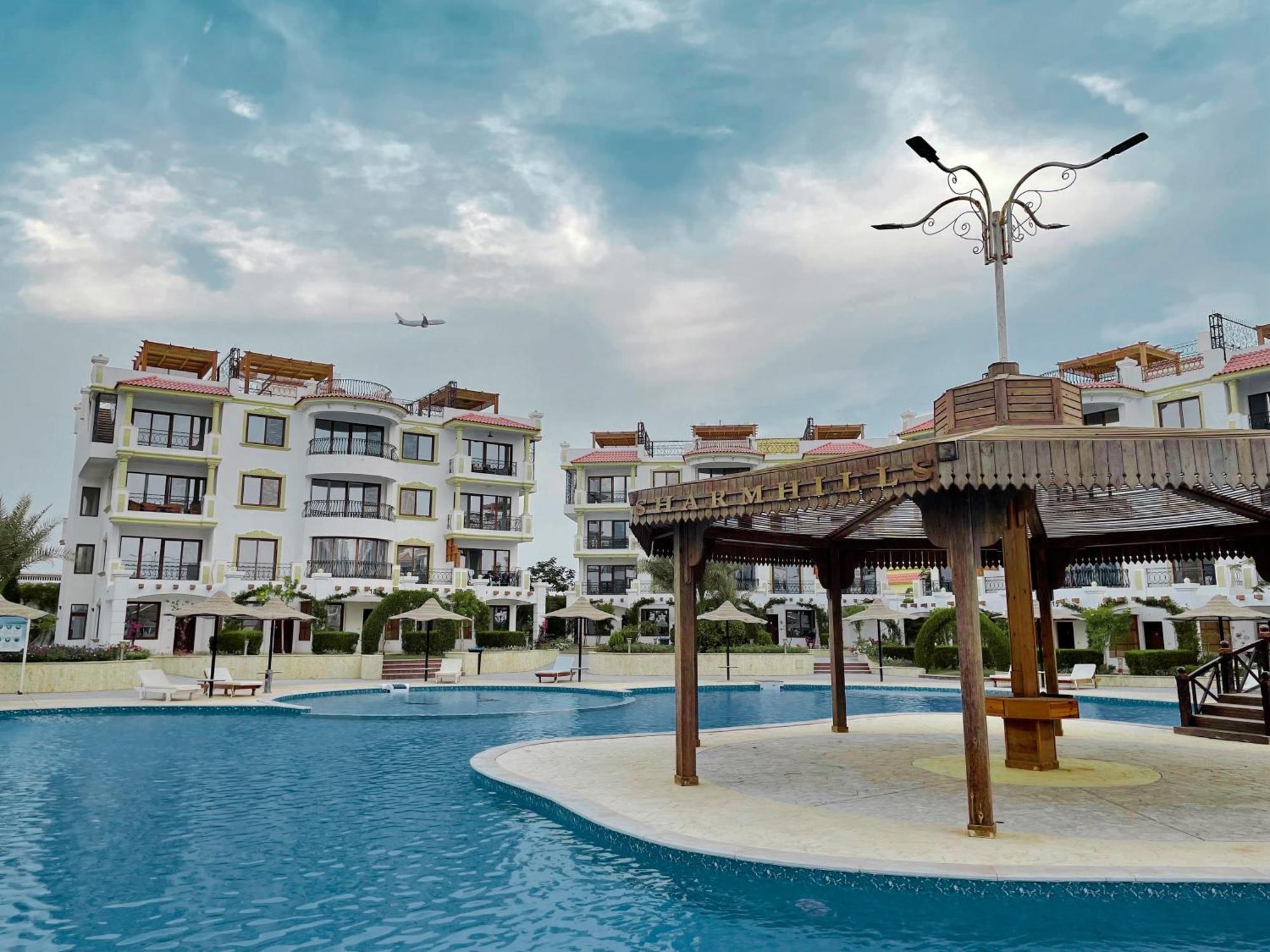 Hills Aqua Park *