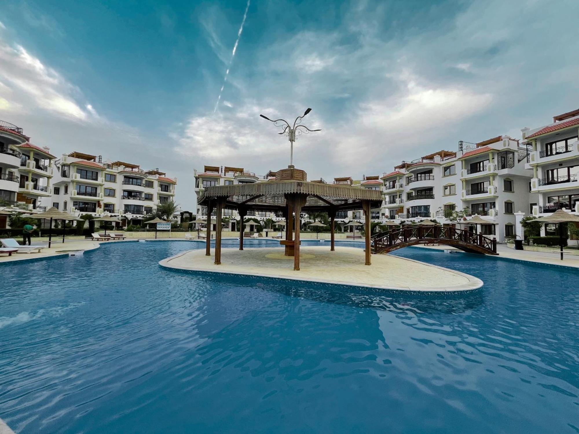 Hills Aqua Park Aparthotel