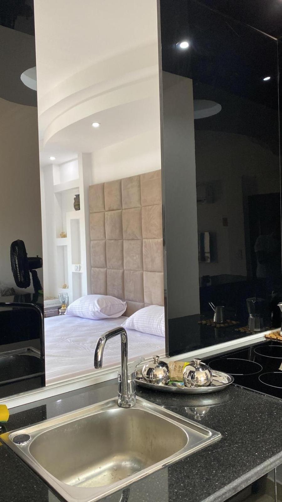 Designer Apartment: Sunny Lakes 2 Sheikh Apartment