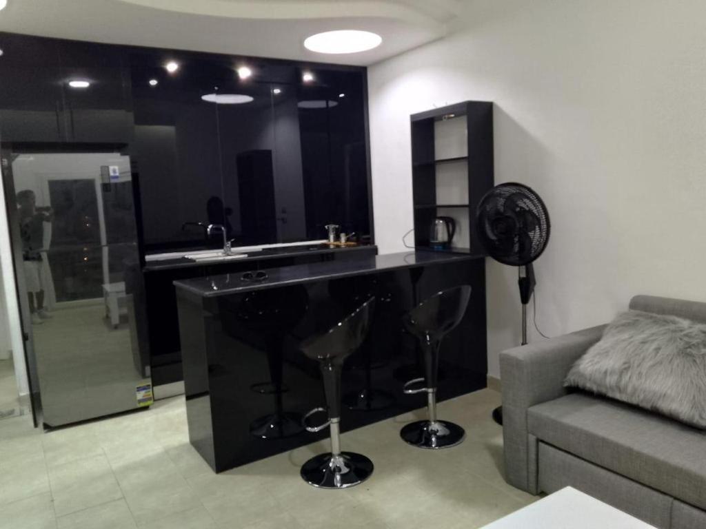 Apartment Designer Apartment: Sunny Lakes 2 Sheikh *