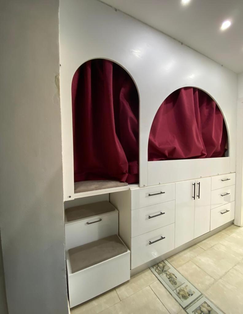 Designer Apartment: Sunny Lakes 2 Sheikh