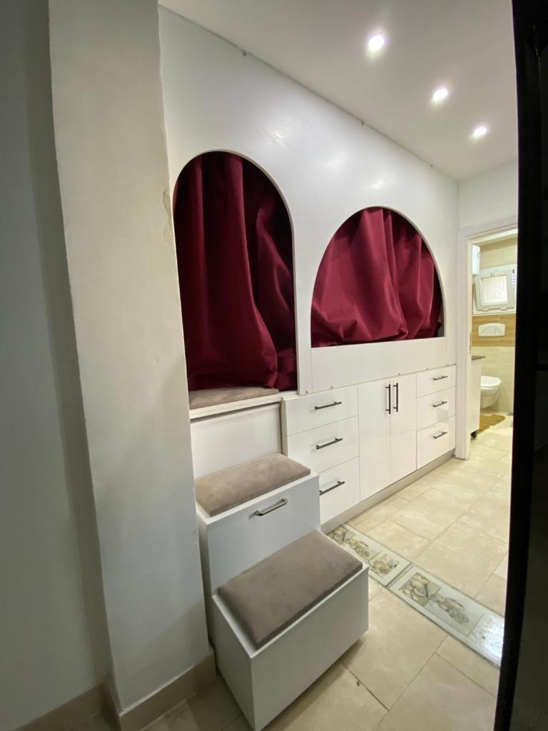 Designer Apartment: Sunny Lakes 2 Sheikh Apartment *