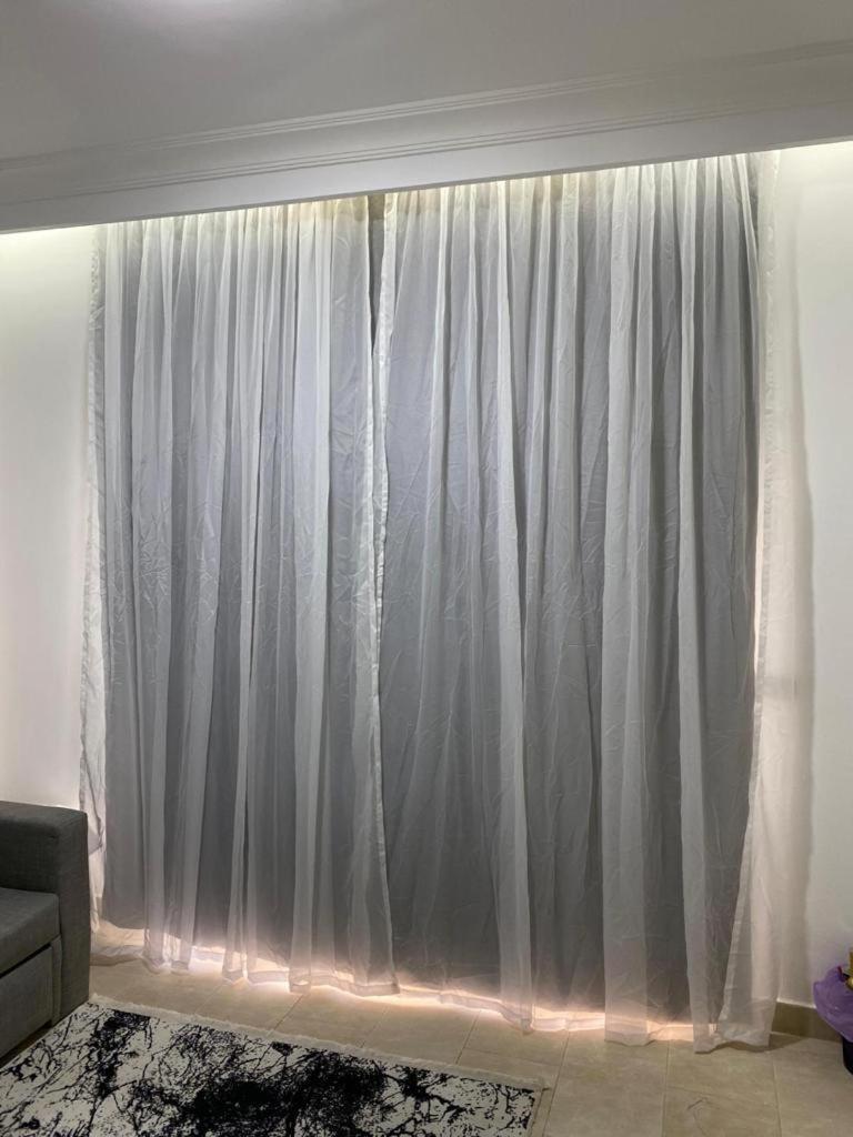 Apartment Designer Apartment: Sunny Lakes 2 Sheikh *