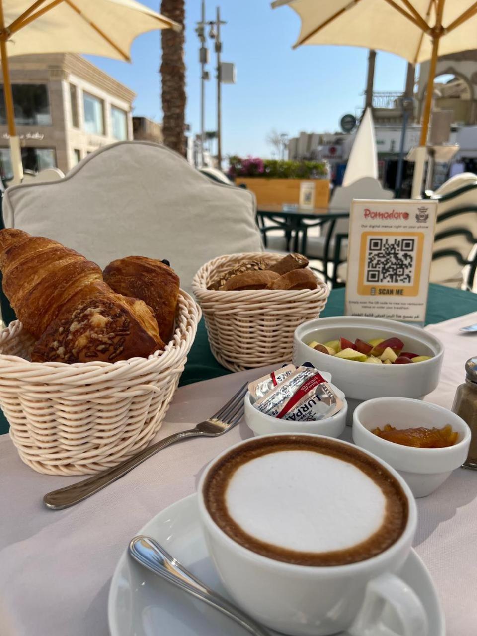 Camel Dive Club & - Boutique