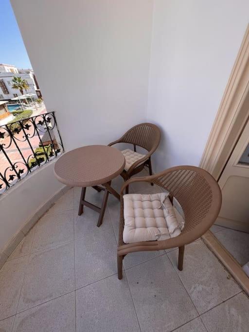 Amazing 2-bed Private With Shared Pools Apartment