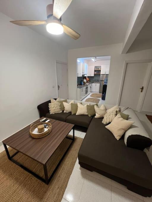 Amazing 2-bed Private With Shared Pools Apartment *