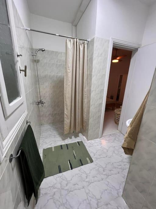 Amazing 2-bed Private With Shared Pools Apartment