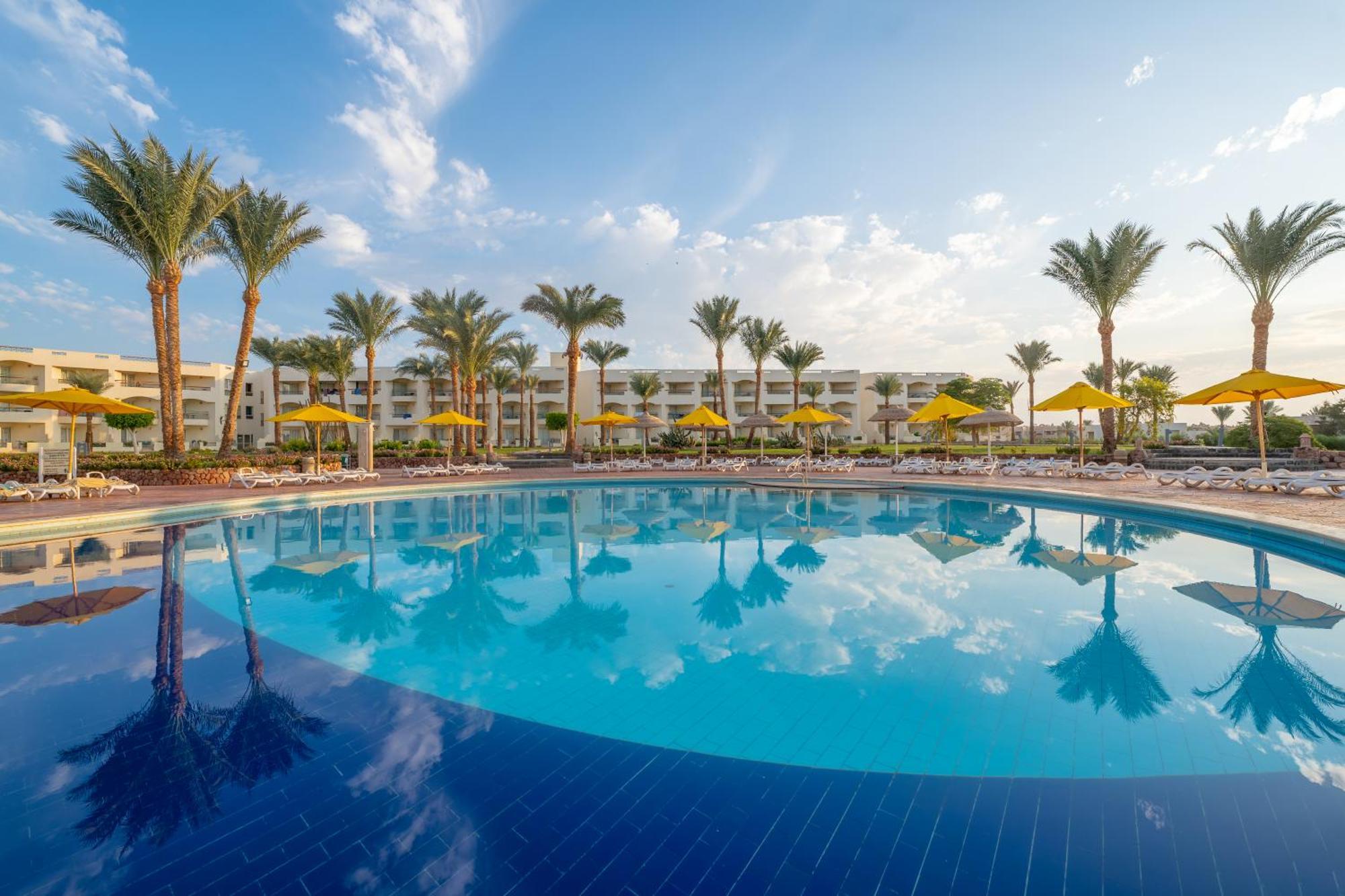 Aurora Oriental Resort 5*
