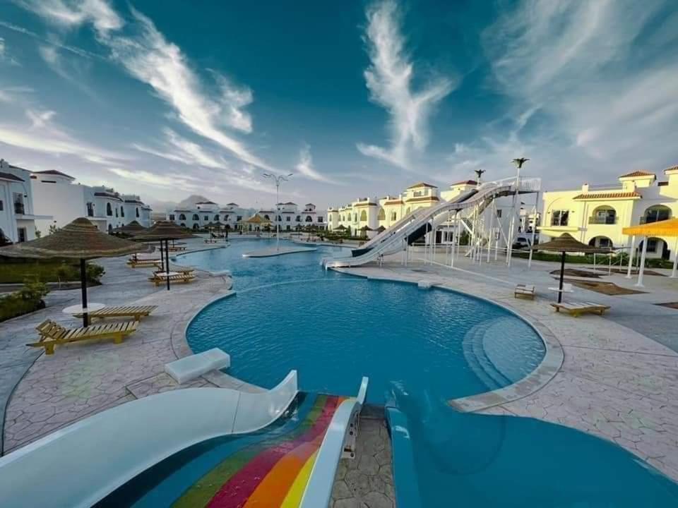 Apartment 2 Bedrooms Downtown Sheikh *