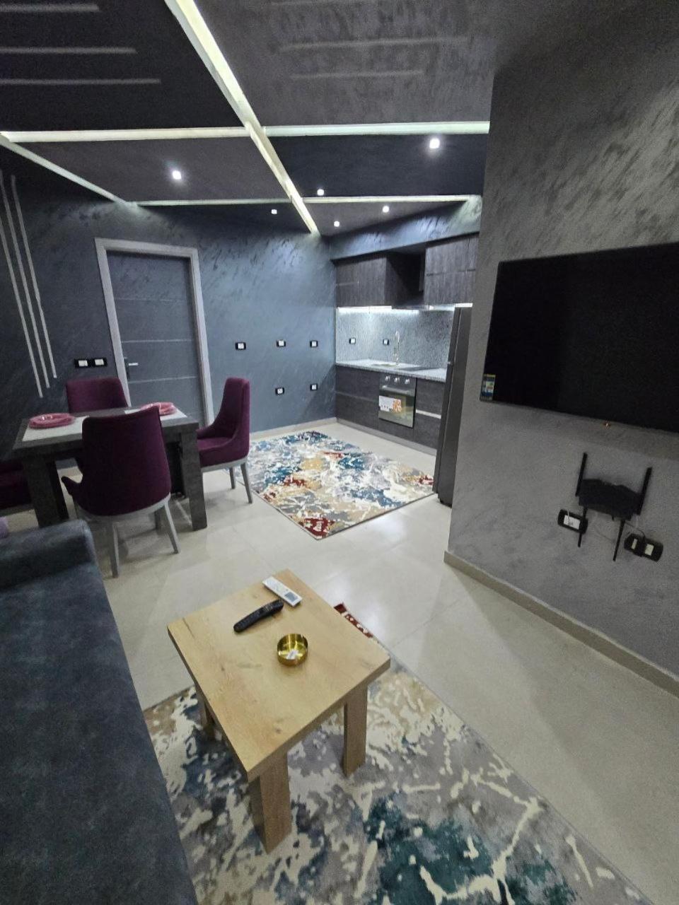 Chic 4 *