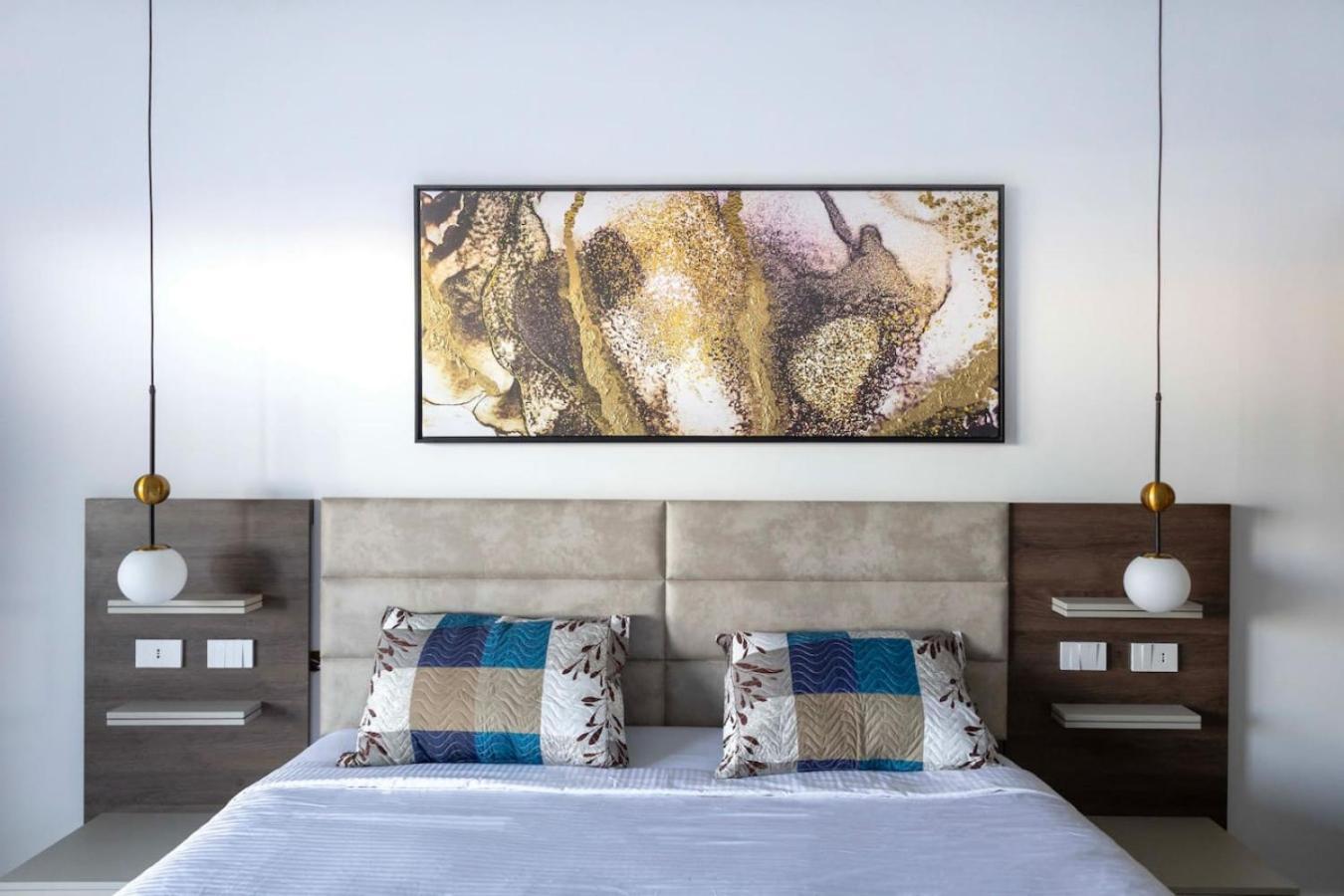 Luxury At Royal Sunny Villa *