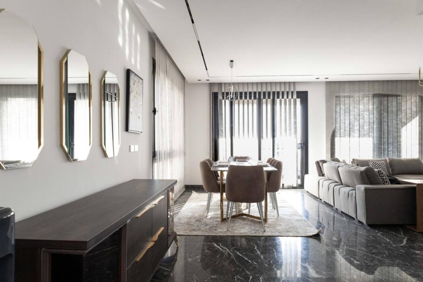 Luxury Getaway At Royal Sunny *