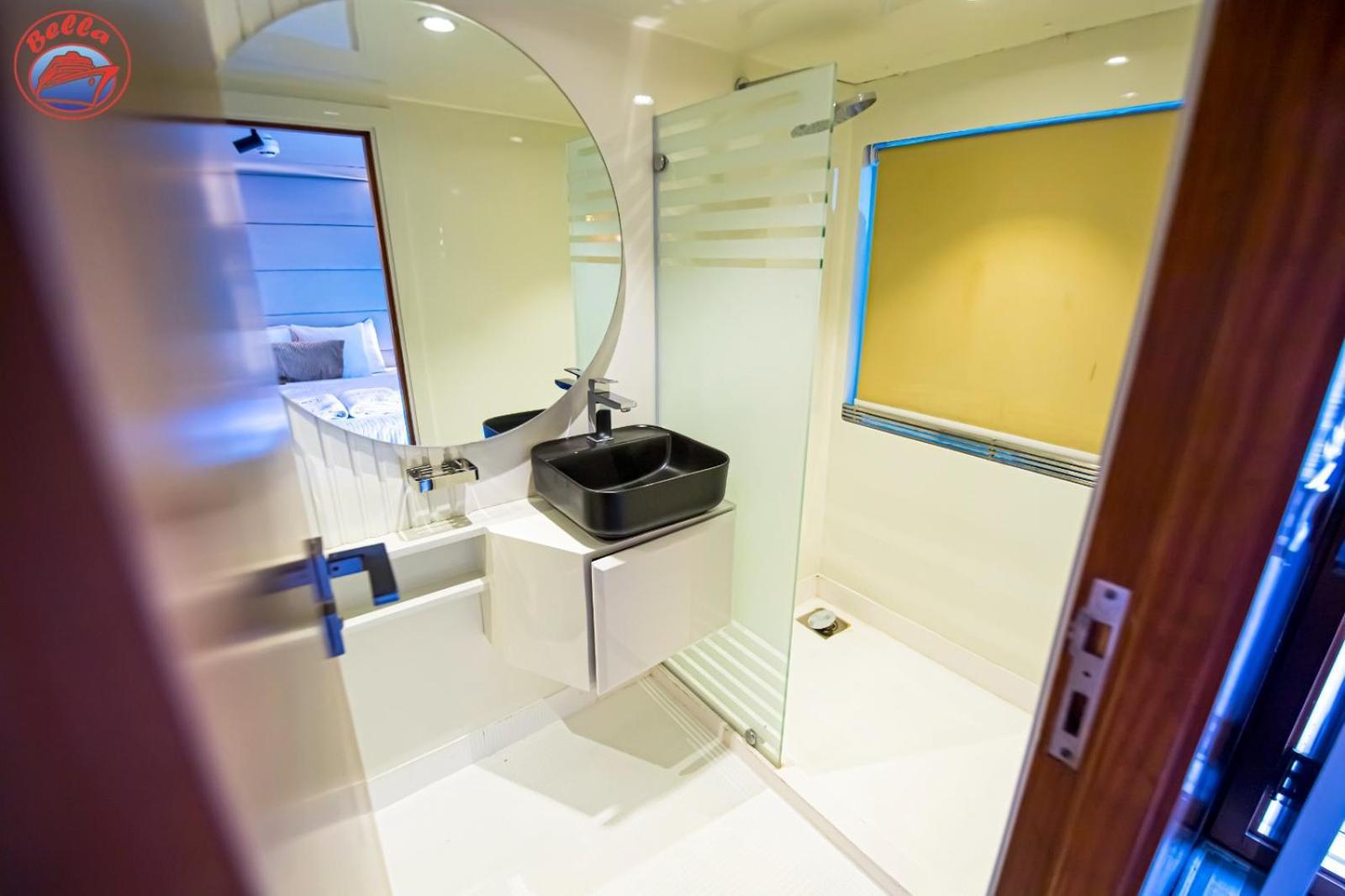 Bella Liveaboard Botel *