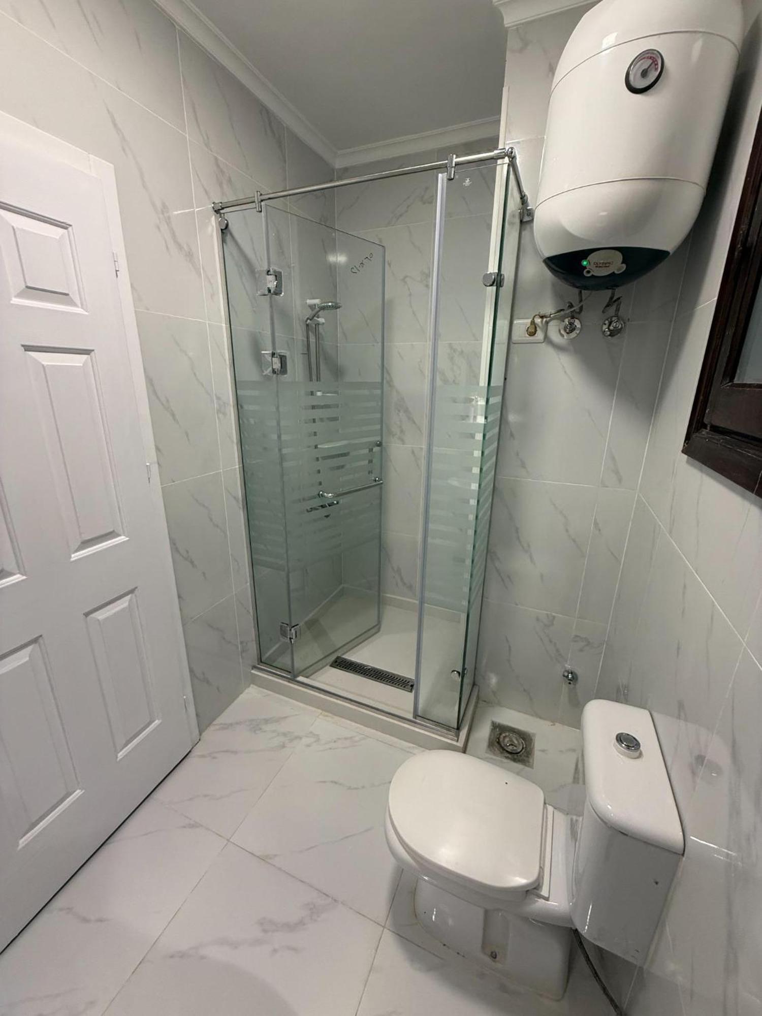 Spacious & Modern 3 Bedroom Well Located Delta Apartment