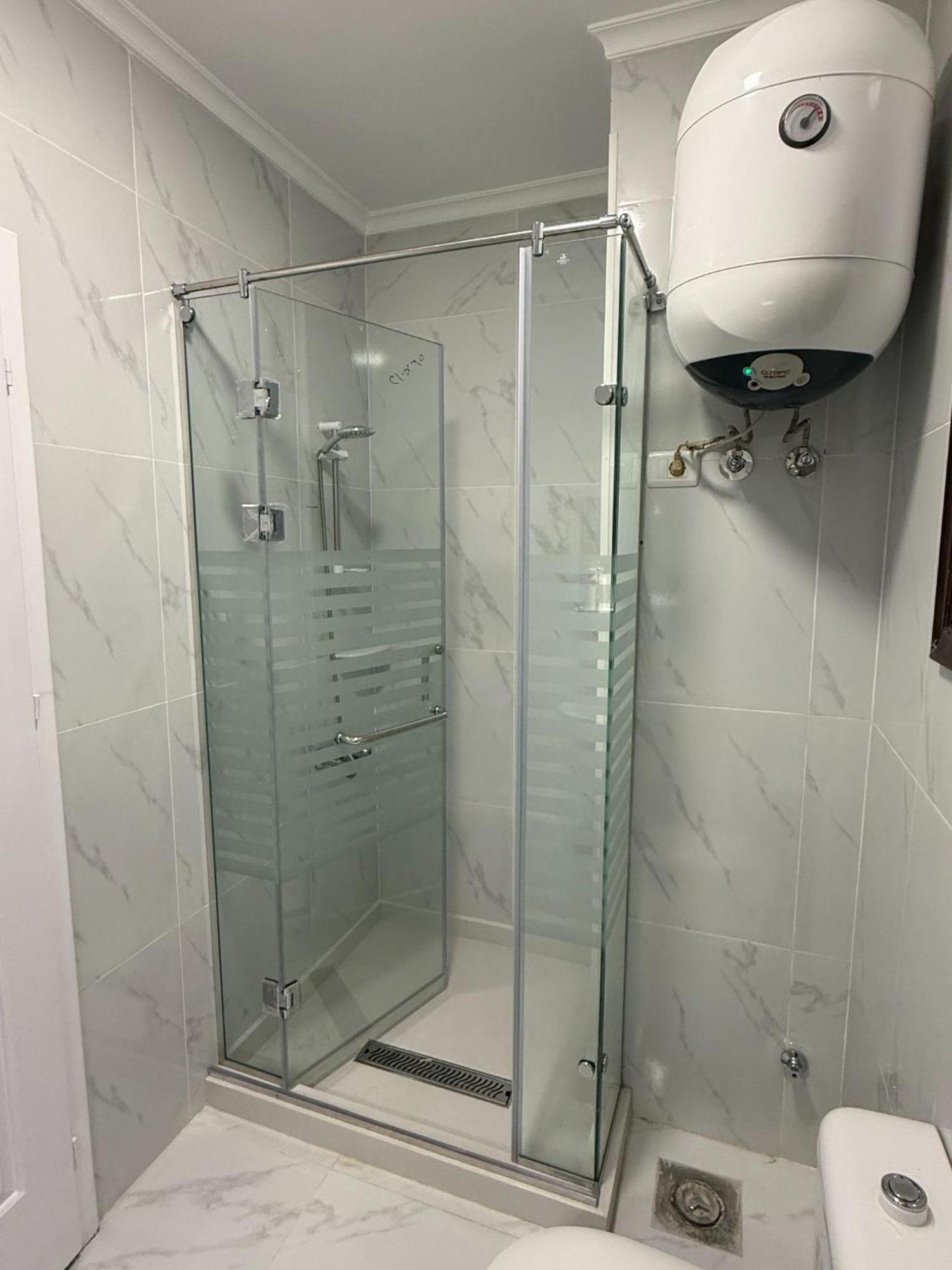 Spacious & Modern 3 Bedroom Well Located Delta Apartment *