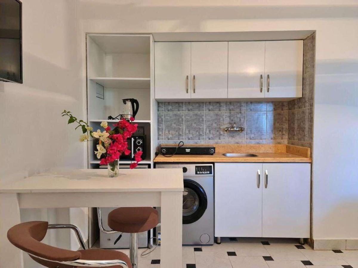 With Terrace Apartment *