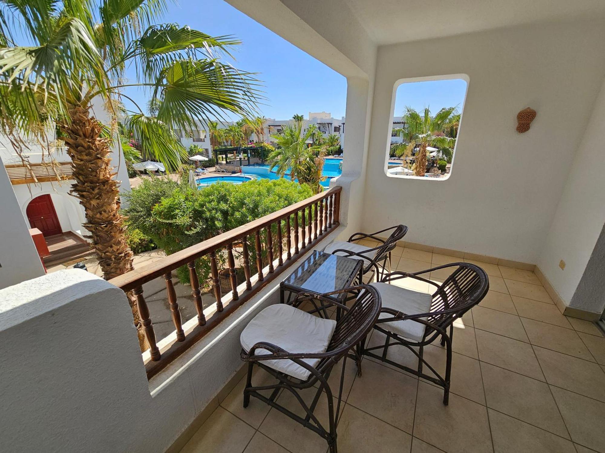 Apartment Delta - Swimming Pools Access