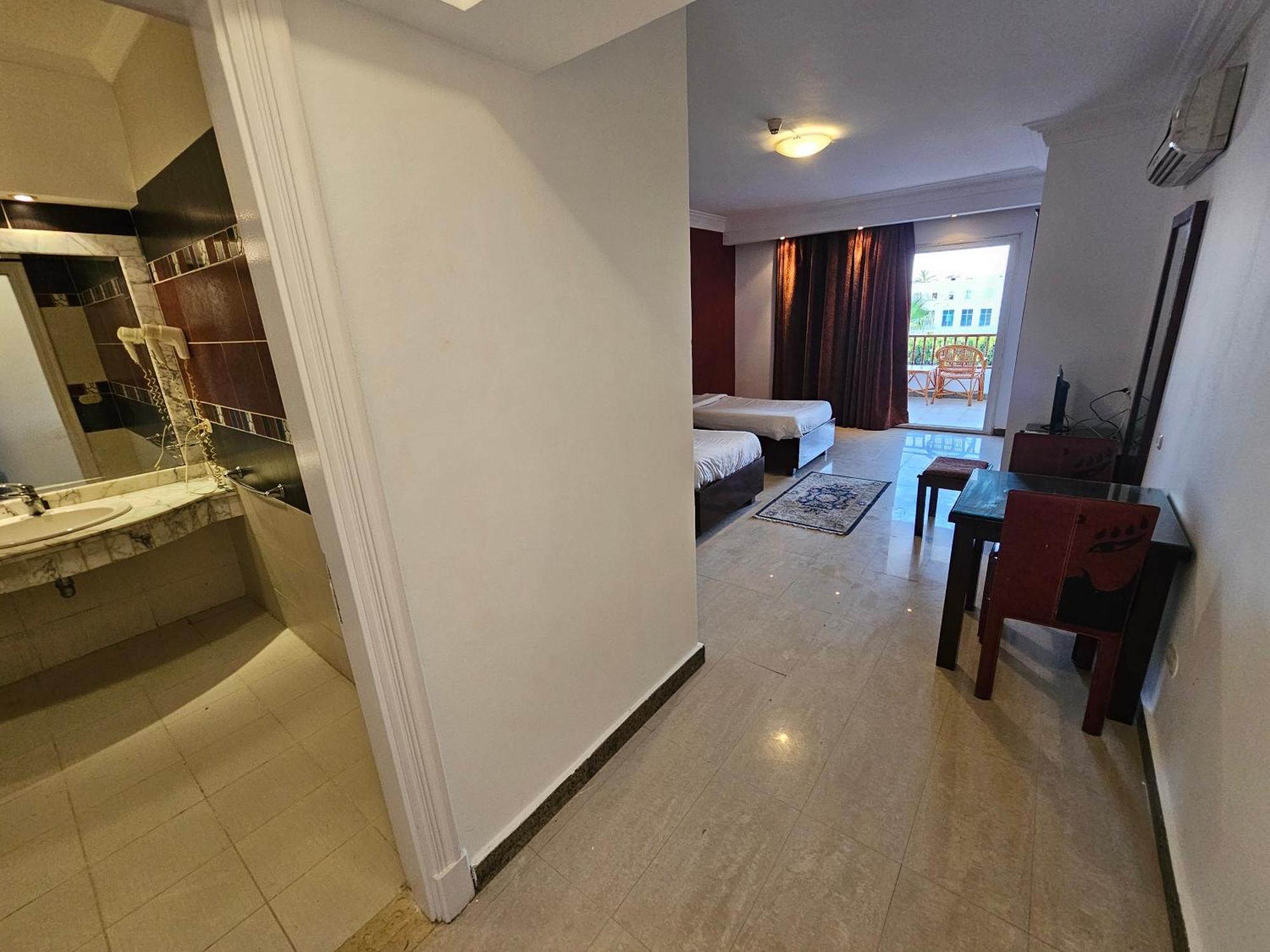 Apartment Delta - Swimming Pools Access